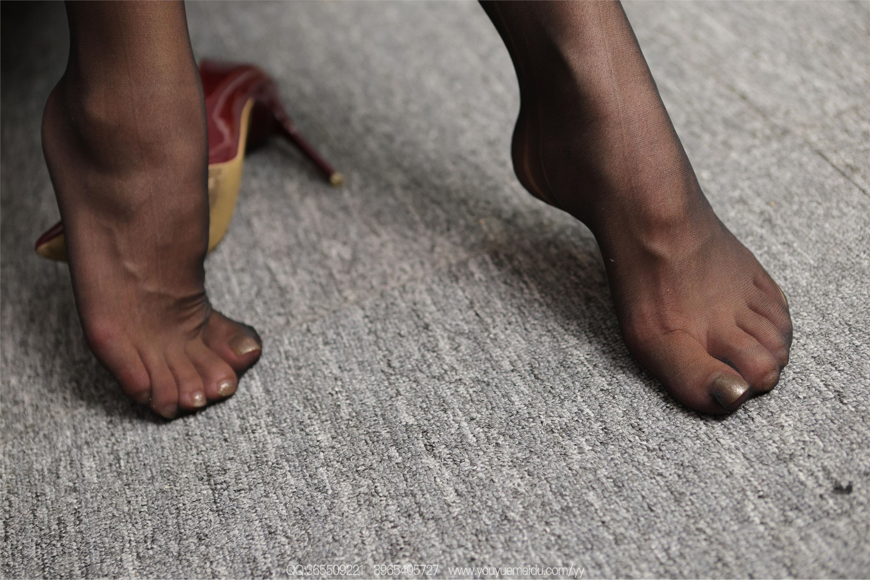 IESS异思趣向  2025.08.07 丝享家 2126 兔兔《吊带丝袜》